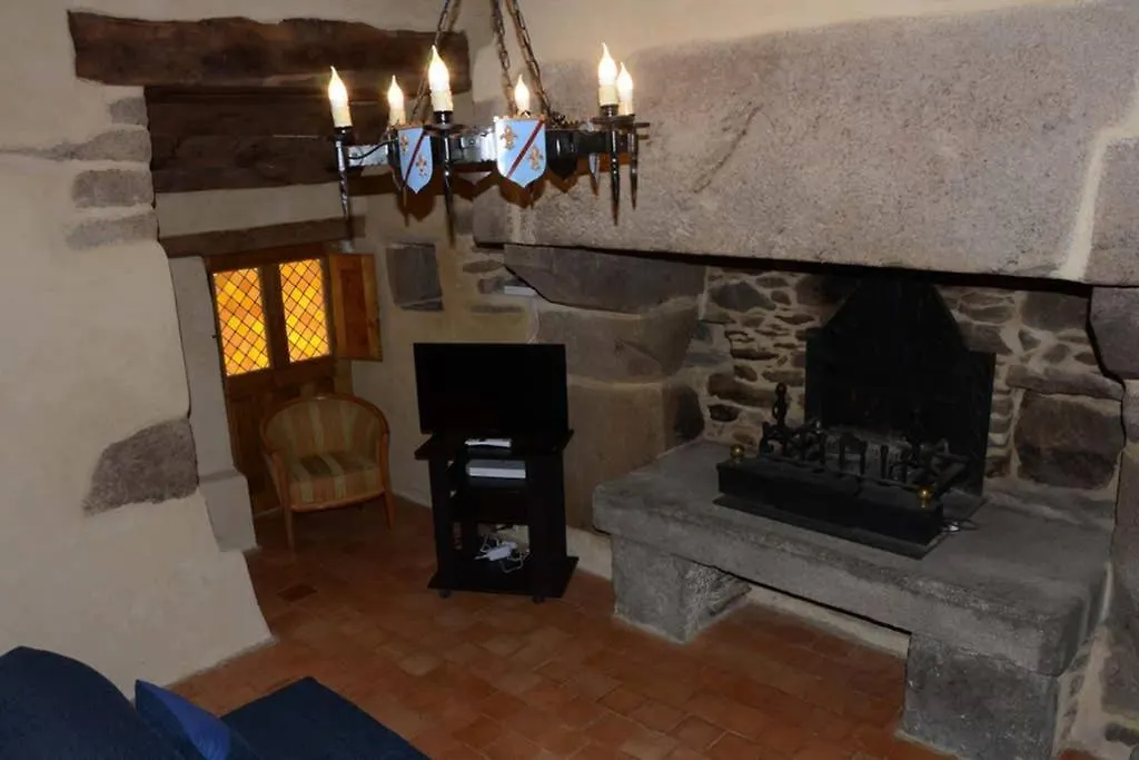 Gite 3 Personnes, Possibilite Table D'Hotes Le Soir Treduder 0*,  France