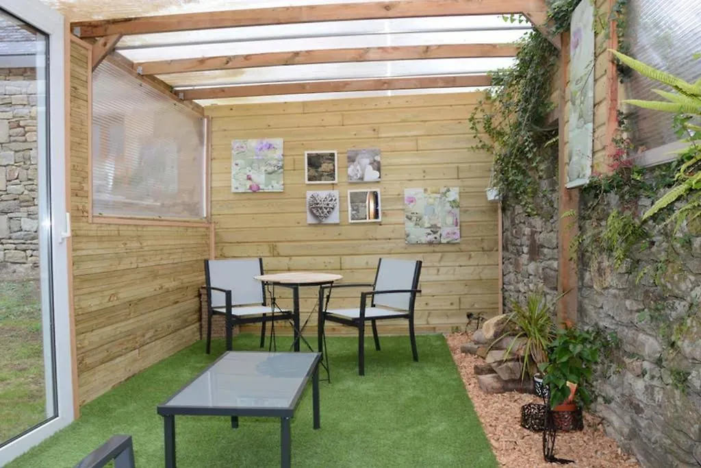 Holiday home Gite 3 Personnes, Possibilite Table D'Hotes Le Soir Treduder
