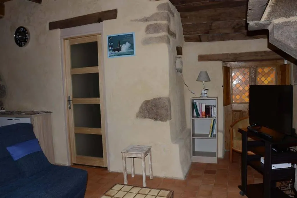 Gite 3 Personnes, Possibilite Table D'Hotes Le Soir Treduder Holiday home