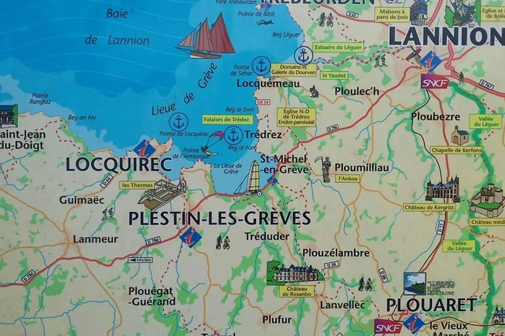 Gite 3 Personnes, Possibilite Table D'Hotes Le Soir Treduder Holiday home