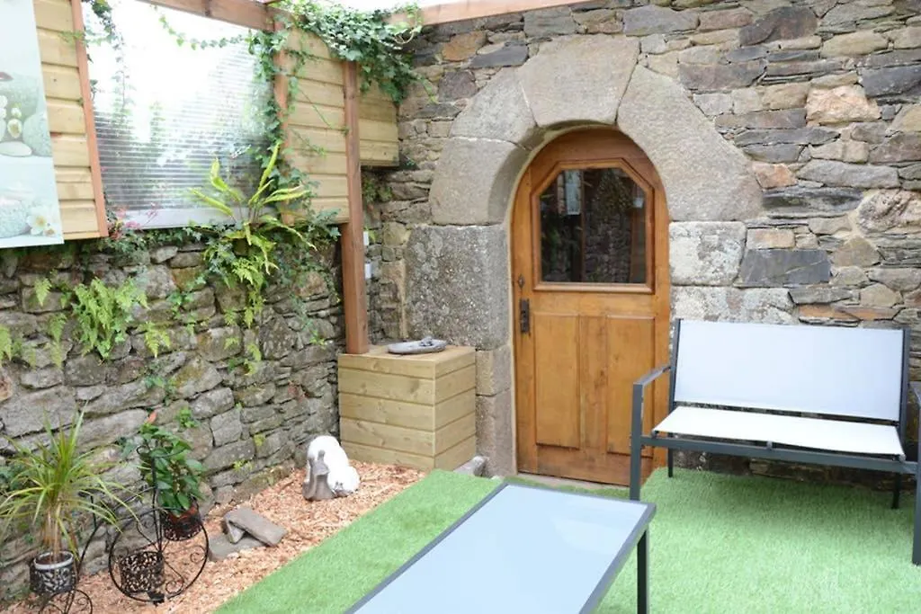 Holiday home Gite 3 Personnes, Possibilite Table D'Hotes Le Soir Treduder France